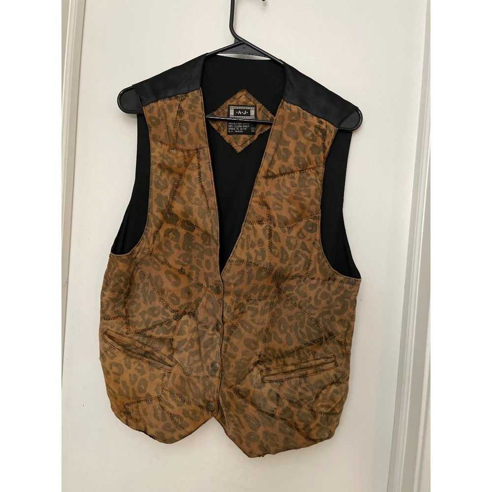 A.J Women Vest  size Large